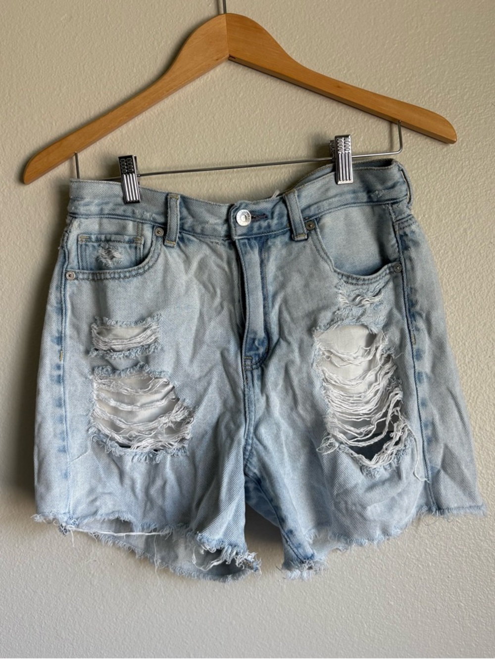 American Eagle Distressed Denim Shorts - Women (Size 4)